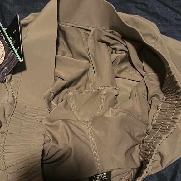 NWT Realtree Fishing Ladies Sea Side Skort, Frost Gray, 2XL - Picture 10 of 10